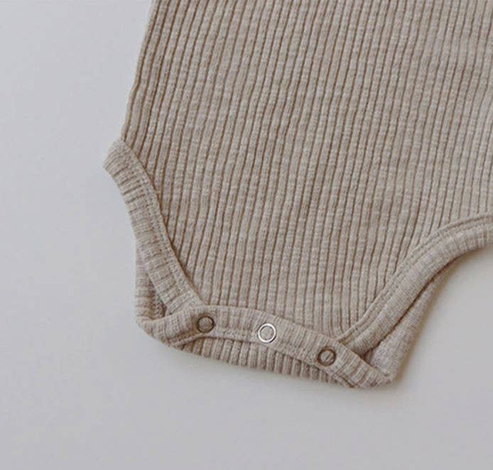 Annie & Charles - Organikus pamut babaruha szett: bézs / 3–6 hónapos babáknak