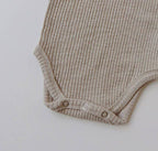 Annie & Charles - Organikus pamut babaruha szett: bézs / 3–6 hónapos babáknak