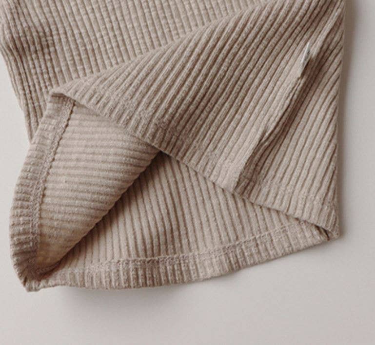 Annie & Charles - Organikus pamut babaruha szett: bézs / 3–6 hónapos babáknak