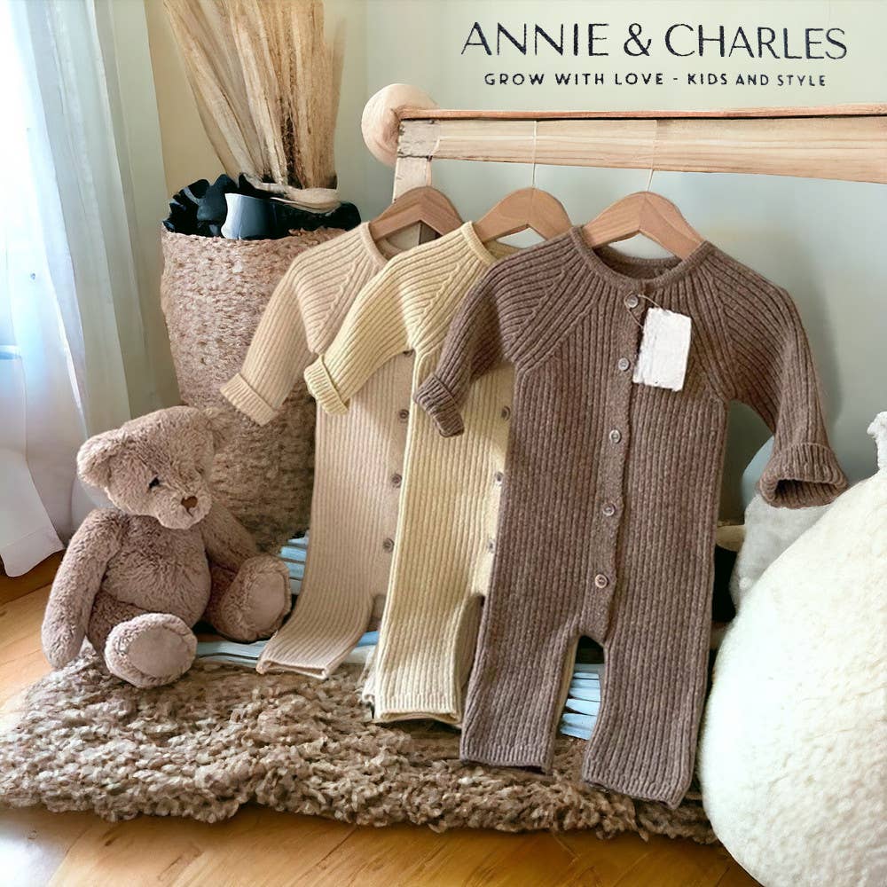 Annie & Charles - Kötött body sapkával: krém szinű/ 3–6 hónapos babáknak