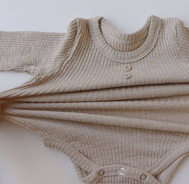 Annie & Charles - Organikus pamut babaruha szett: bézs / 3–6 hónapos babáknak