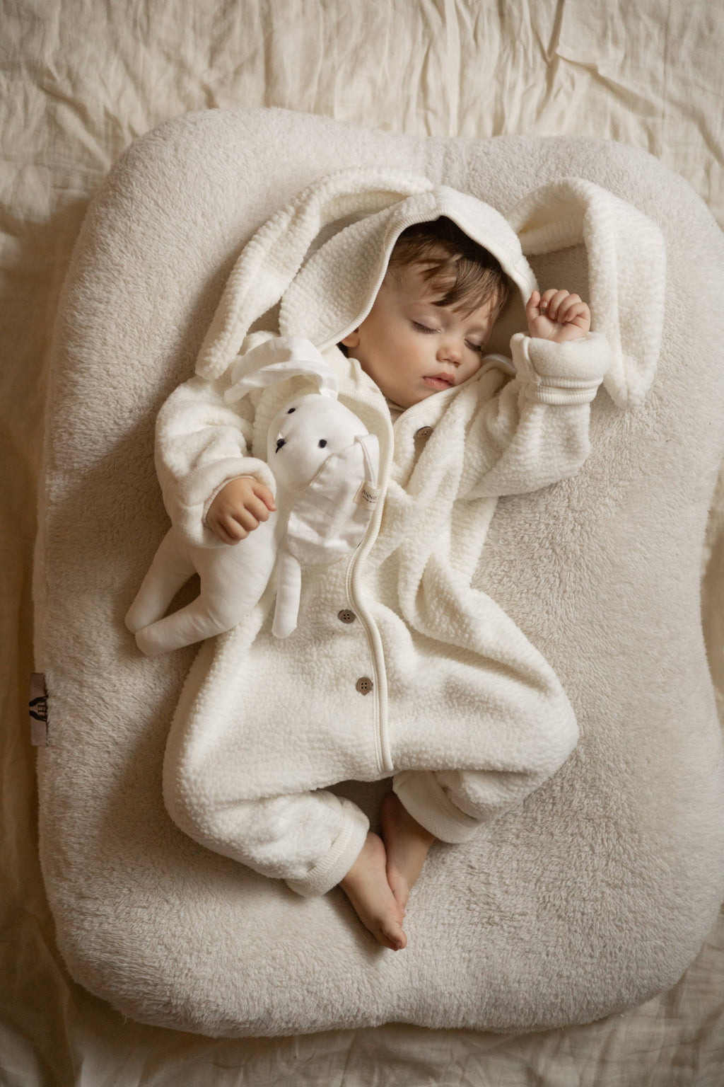 Annie & Charles - Nyuszis polár overál: Fehér